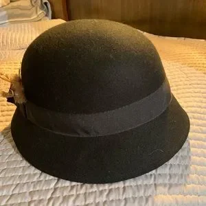 Vintage round wool black hat with feather accent Accessories | Vintage Round Wool Black Hat With Feather  main image 2